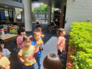 10比賽看誰把西瓜籽吐的最遠.jpg