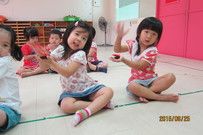 跟著音樂左拍拍