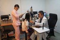 醫生詳細視力是否異常