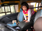 3.如果發生自己在車內，沒有大人的時候，可以從後座爬到前座按喇叭求救!.jpg