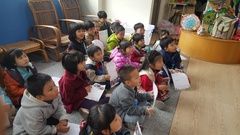 3.孩子們非常投入在戲劇中