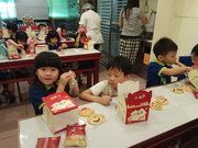 烤好的餅可以裝進盒子裡囉