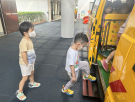 2提醒有秩序地排隊上車.JPG