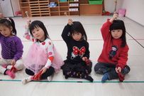 準備用棒子敲