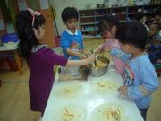 夾我最喜歡吃的菜包潤餅4月3日14:50