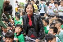 開心進行聖誕樹點燈活動