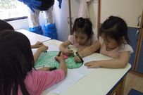 把白色的地方再塗滿