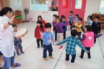 隨著音樂擺動