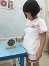 4因為光線讓塑膠卡變成五顏六色
