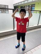 穿上鞋子往空曠地方逃生