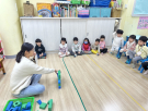 3根據圖片引導孩子們蓋房子要由下往上一步一步慢慢蓋.JPG