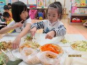 開始包潤餅囉1