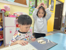 4告訴孩子們正確的閱讀姿勢及距離.JPG