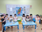 ４分組進行台灣地圖拼圖競賽.JPG