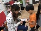 找一找!哪個物品是跟老師卡片上物品一樣呢