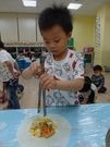把餡料放在餅皮上