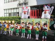 小童女迎新春