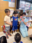 輕輕刷牙齒