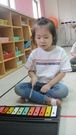 認真的打擊鐘琴