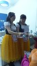 美麗的櫃台老師幫我們服務