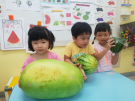 4感覺一下西瓜的重量.jpg
