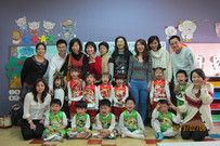 開心看見家人來看表演