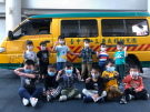 2.坐車時要手握前方把手，坐好不能走動和嬉鬧，才是保護自己的方法喔!.jpg
