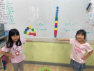 3.用形狀泡棉在白板上進行創作!.jpg