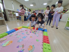 7將海鮮放進魚池.jpg