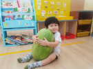 5用手量一下西瓜的大小.jpg